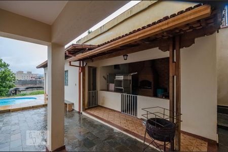Casa à venda com 350m², 5 quartos e 8 vagasÁrea Externa
