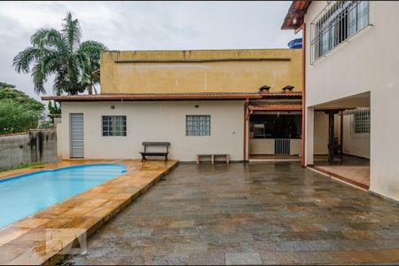 Casa à venda com 350m², 5 quartos e 8 vagasÁrea Externa