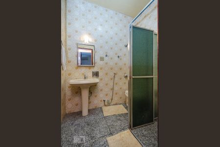 Casa à venda com 350m², 5 quartos e 8 vagasBanheiro da Suíte