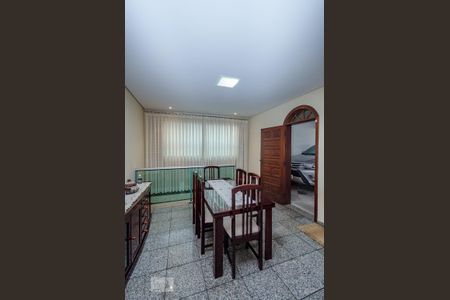 Casa à venda com 350m², 5 quartos e 8 vagasSala 2