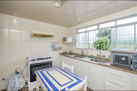 Casa à venda com 350m², 5 quartos e 8 vagascozinha piso inferior