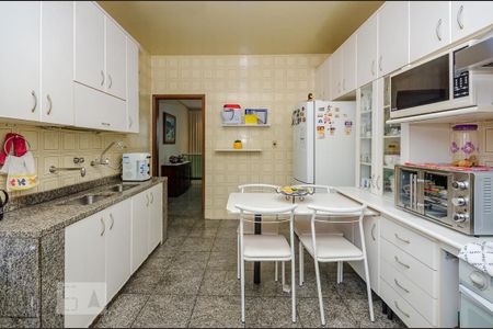 Casa à venda com 350m², 5 quartos e 8 vagasCozinha