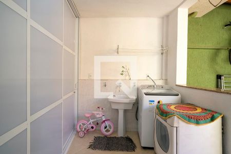 Casa à venda com 142m², 3 quartos e 2 vagasÁrea de Serviço