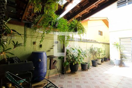 Casa à venda com 142m², 3 quartos e 2 vagasQuintal