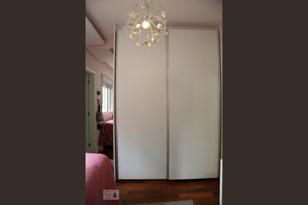 Apartamento à venda com 142m², 4 quartos e 2 vagasQuarto 2 