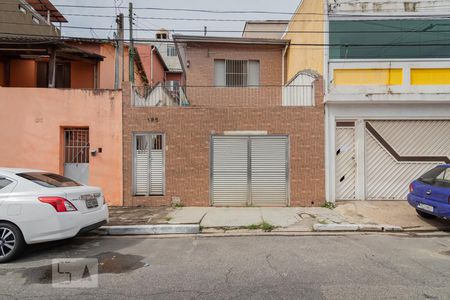 Casa para alugar com 160m², 2 quartos e 2 vagasFachada