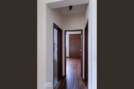 Corredor de apartamento para alugar com 2 quartos, 60m² em Sagrada Família, Belo Horizonte
