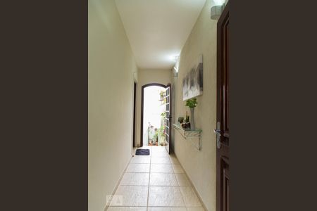 Casa à venda com 149m², 3 quartos e 2 vagasCorredor externo