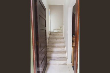 Casa à venda com 149m², 3 quartos e 2 vagasEscadas