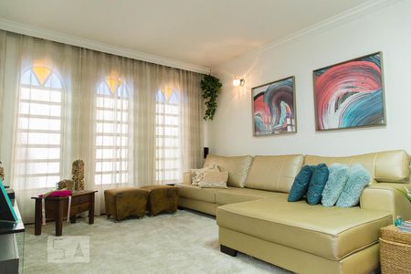 Casa à venda com 149m², 3 quartos e 2 vagasSala de estar