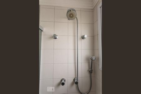Apartamento para alugar com 108m², 3 quartos e 2 vagas Apartamento para alugar com 108m², 3 quartos e 2 vagasDucha do Banheiro da Suíte 1