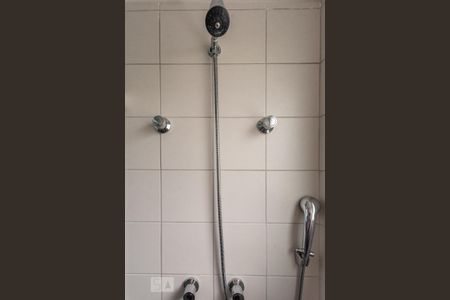 Apartamento para alugar com 108m², 3 quartos e 2 vagas Apartamento para alugar com 108m², 3 quartos e 2 vagasDucha do Banheiro da Suíte 3
