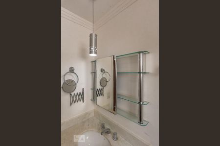 Apartamento para alugar com 108m², 3 quartos e 2 vagas Apartamento para alugar com 108m², 3 quartos e 2 vagasEspelho do Banheiro da Suíte 1