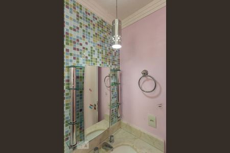 Apartamento para alugar com 108m², 3 quartos e 2 vagas Apartamento para alugar com 108m², 3 quartos e 2 vagasEspelho do Banheiro da Suíte 2