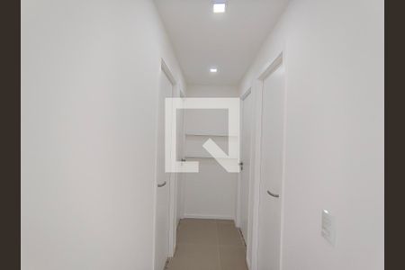 Corredor de apartamento para alugar com 3 quartos, 73m² em Jacarepaguá, Rio de Janeiro