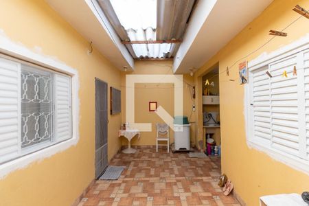 Casa à venda com 70m², 2 quartos e 2 vagasQuintal