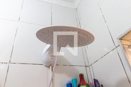 Casa à venda com 70m², 2 quartos e 2 vagasChuveiro