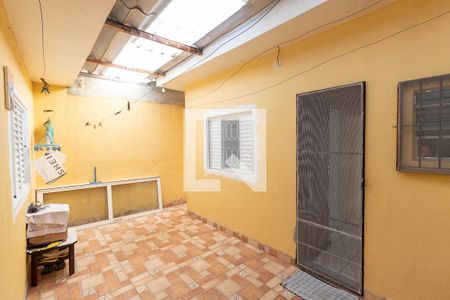Casa à venda com 70m², 2 quartos e 2 vagasQuintal