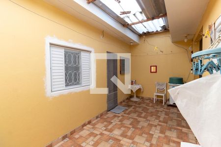Casa à venda com 70m², 2 quartos e 2 vagasQuintal