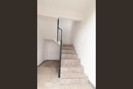 Apartamento para alugar com 36m², 1 quarto e 1 vaga Apartamento para alugar com 36m², 1 quarto e 1 vagaEscada