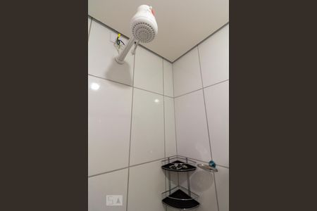 Banheiro de kitnet/studio para alugar com 1 quarto, 20m² em Jardim Peri Peri, São Paulo