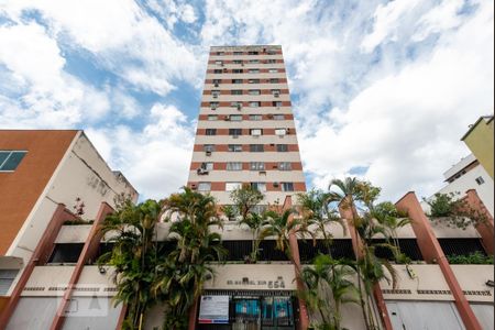 Apartamento para alugar com 49m², 2 quartos e 1 vaga Apartamento para alugar com 49m², 2 quartos e 1 vagaFachada