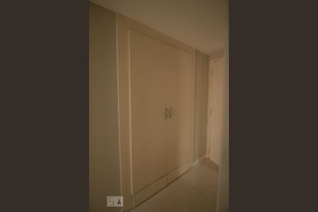 Apartamento para alugar com 79m², 2 quartos e 1 vagaCorredor - Armário