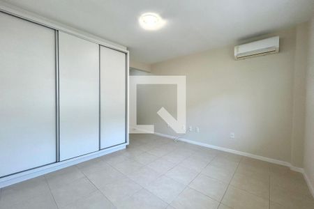 Suíte  de apartamento para alugar com 2 quartos, 150m² em Lagoa da Conceição, Florianópolis
