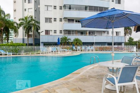 Apartamento à venda com 114m², 3 quartos e 2 vagas Apartamento à venda com 114m², 3 quartos e 2 vagasÁrea comum - Piscina