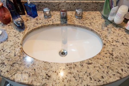 Apartamento à venda com 114m², 3 quartos e 2 vagas Apartamento à venda com 114m², 3 quartos e 2 vagasBanheiro da Suíte 2