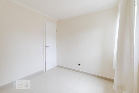 Quarto 1 de apartamento para alugar com 2 quartos, 48m² em Cidade Industrial, Curitiba