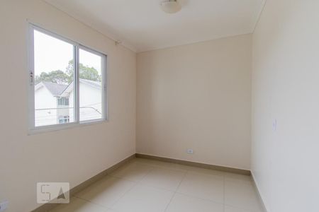 Quarto 2 de apartamento para alugar com 2 quartos, 48m² em Cidade Industrial, Curitiba