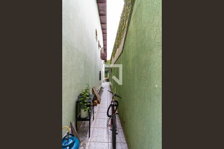 Casa à venda com 360m², 3 quartos e 6 vagasCorredor externo 