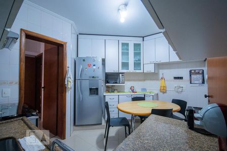 Apartamento para alugar com 90m², 2 quartos e 2 vagasCozinha