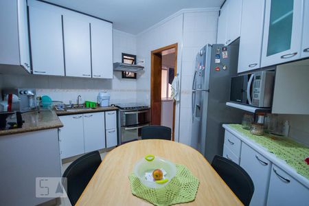 Apartamento para alugar com 90m², 2 quartos e 2 vagasCozinha