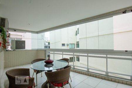 Apartamento à venda com 108m², 3 quartos e 3 vagasVaranda