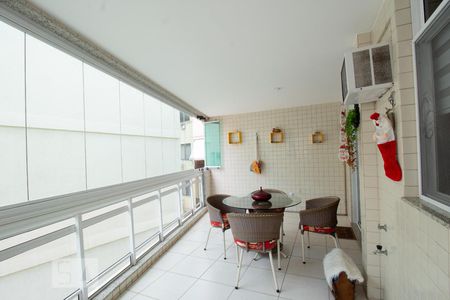 Apartamento à venda com 108m², 3 quartos e 3 vagasVaranda