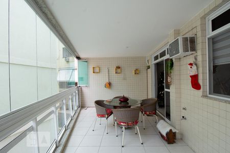 Apartamento à venda com 108m², 3 quartos e 3 vagasVaranda