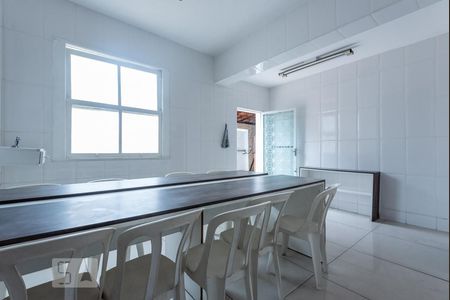 Casa à venda com 250m², 3 quartos e 4 vagas Casa à venda com 250m², 3 quartos e 4 vagasCopa