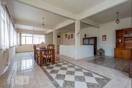 Casa à venda com 250m², 3 quartos e 4 vagas Casa à venda com 250m², 3 quartos e 4 vagasTerraço