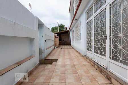 Casa à venda com 250m², 3 quartos e 4 vagas Casa à venda com 250m², 3 quartos e 4 vagasQuintal