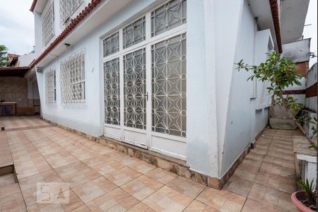 Casa à venda com 250m², 3 quartos e 4 vagas Casa à venda com 250m², 3 quartos e 4 vagasQuintal