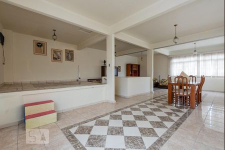 Casa à venda com 250m², 3 quartos e 4 vagas Casa à venda com 250m², 3 quartos e 4 vagasTerraço