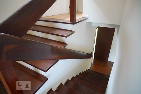 Casa à venda com 238m², 4 quartos e 2 vagasAcesso Dormitórios