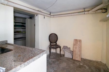 Casa à venda com 160m², 3 quartos e 8 vagasPorão
