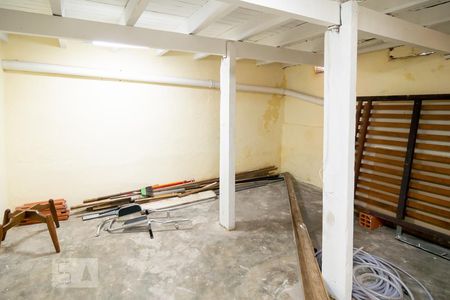 Casa à venda com 160m², 3 quartos e 8 vagasPorão