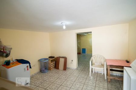 Casa à venda com 160m², 3 quartos e 8 vagasPorão