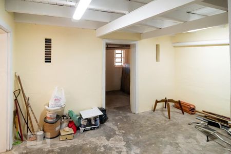 Casa à venda com 160m², 3 quartos e 8 vagasPorão