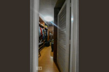 Closet Suíte 01 de casa à venda com 8 quartos, 500m² em Vila Cordeiro, São Paulo