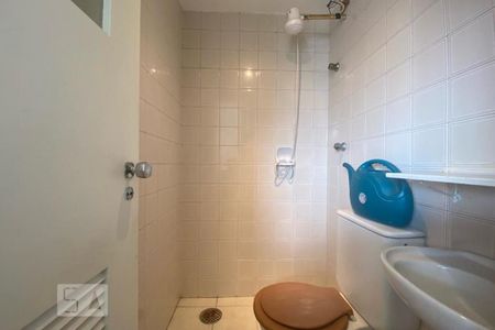 Apartamento para alugar com 290m², 4 quartos e 3 vagas Apartamento para alugar com 290m², 4 quartos e 3 vagasBanheiro de Serviço